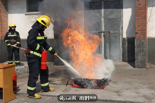 別信網紅滅火神器，一塊鍋蓋才是廚房滅火的‘真香’選擇